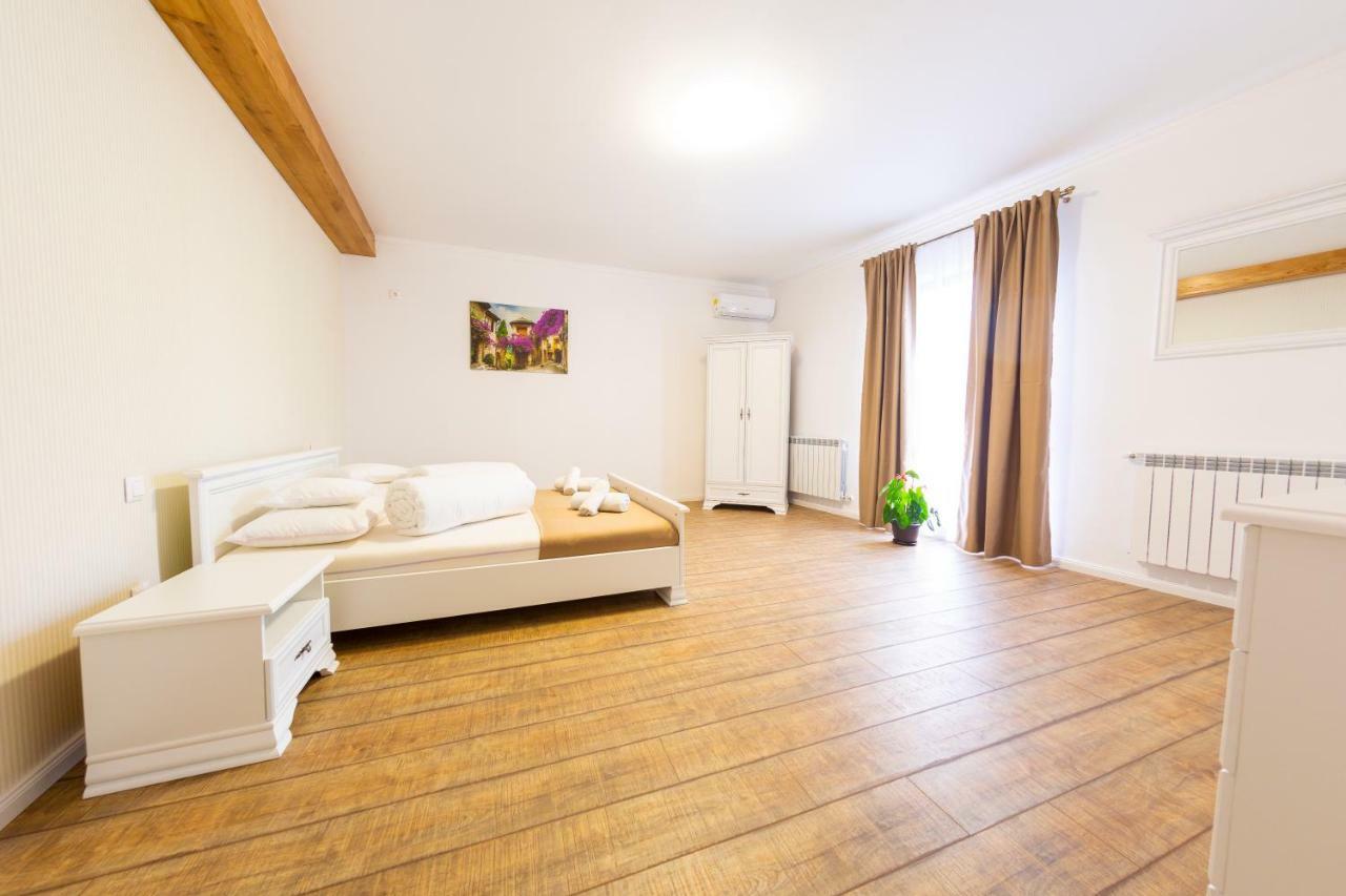 Casa Cu Nuc Hotel 4*