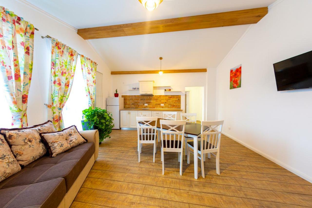 Hotel Casa Cu Nuc 4*