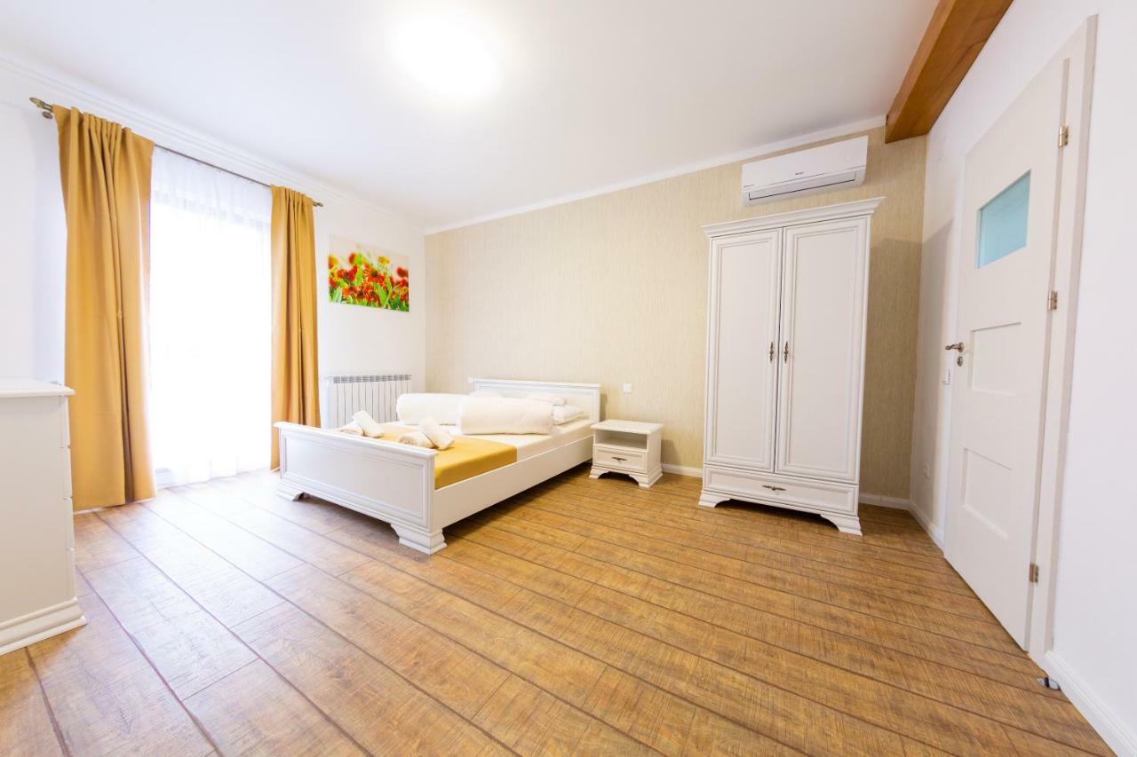 Casa Cu Nuc Hotel 4*